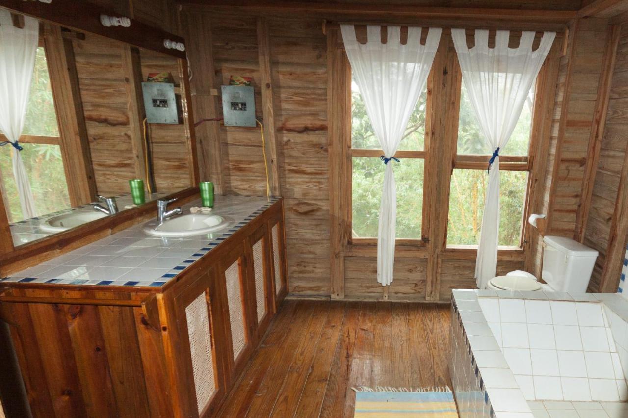 Roatan Bed & Breakfast Apartments 西区 外观 照片