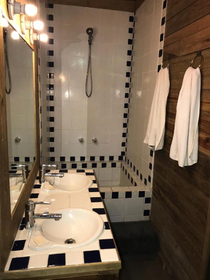 Roatan Bed & Breakfast Apartments 西区 外观 照片