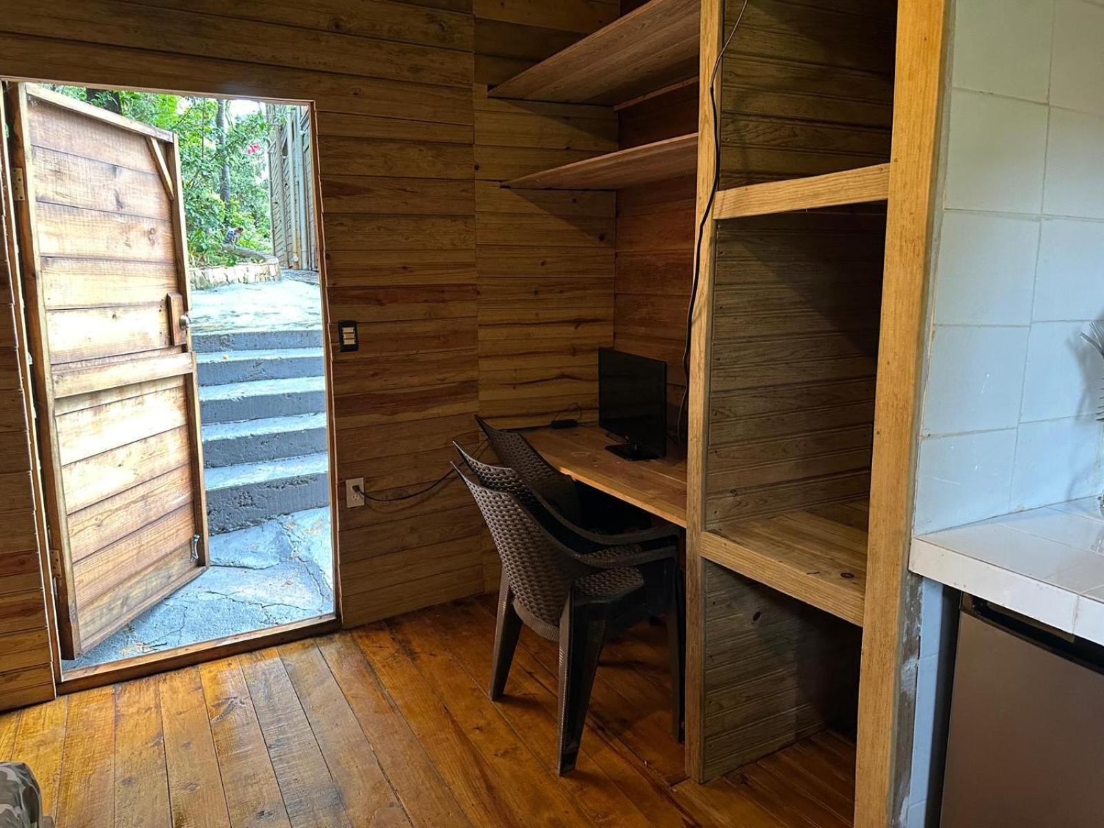 Roatan Bed & Breakfast Apartments 西区 外观 照片