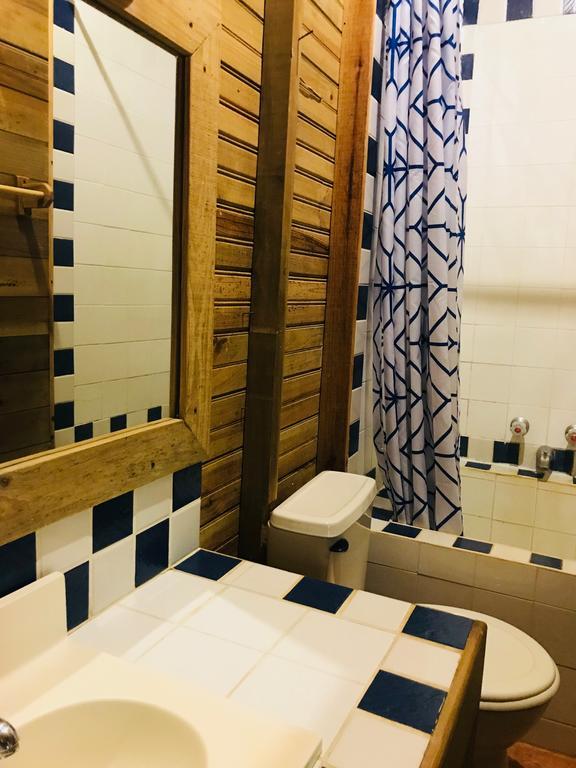 Roatan Bed & Breakfast Apartments 西区 外观 照片